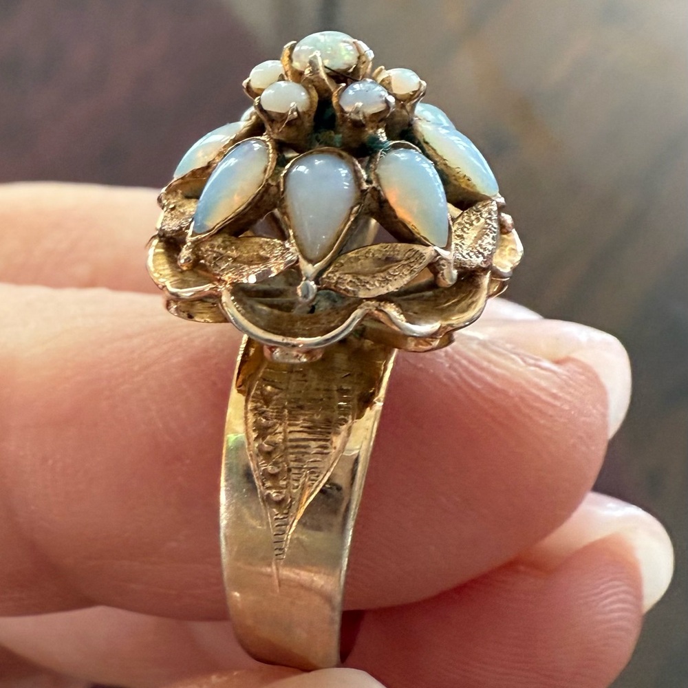 14k princess style, antique/vintage yellow Gold and Opal Women's Ring